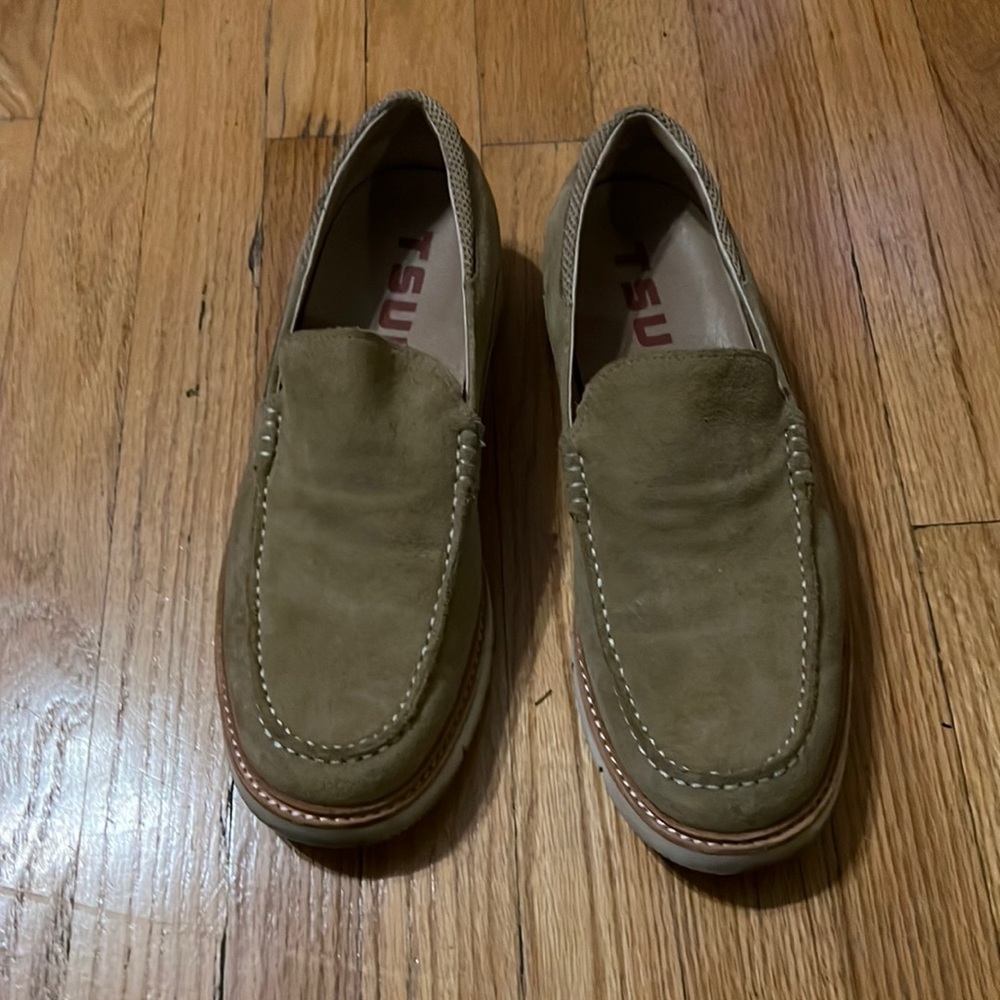 Tsubo size 9 men’s taupe loafers